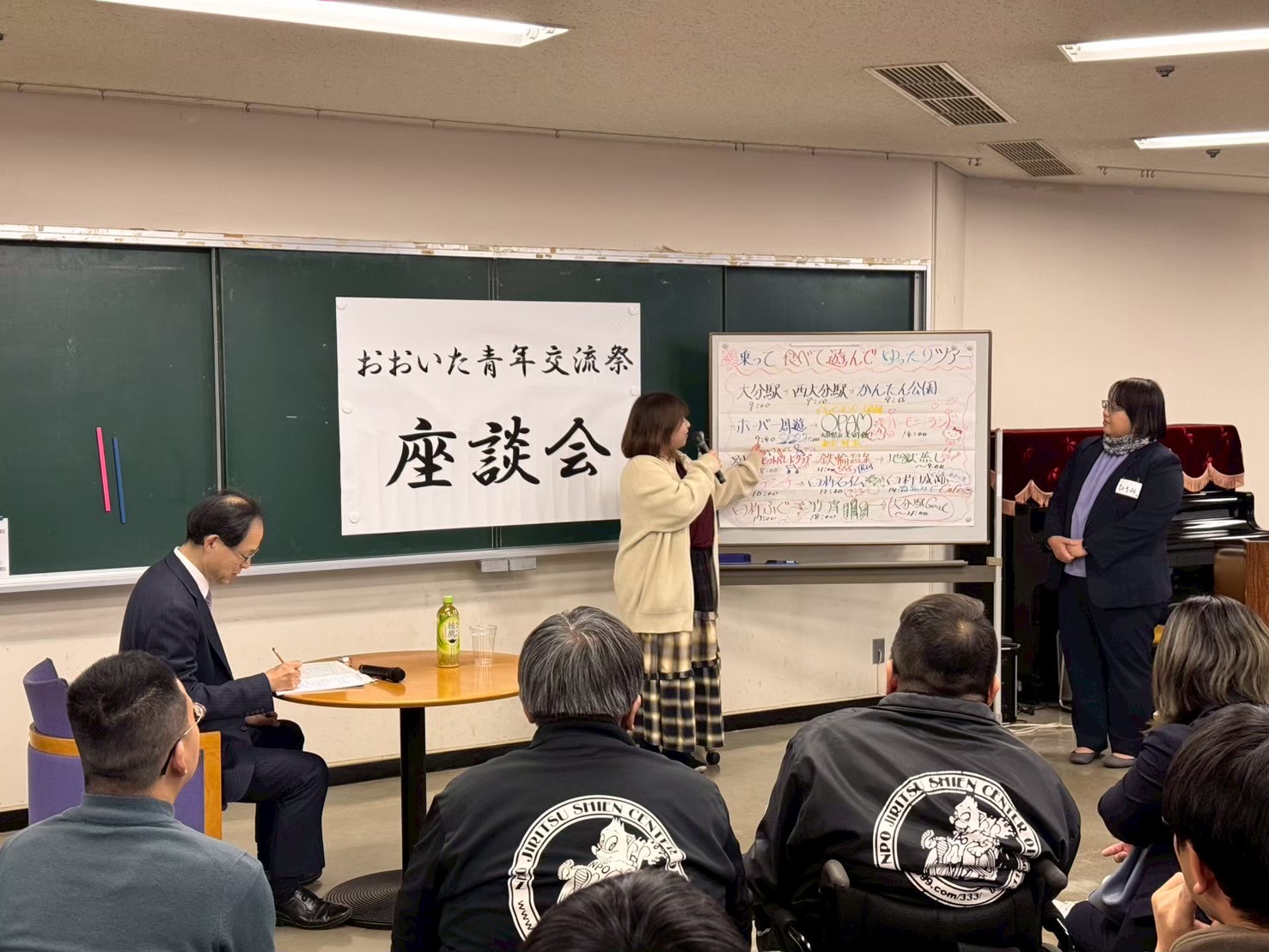 座談会と発表の様子